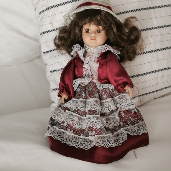 Parcelain doll - Picture 2 of 5
